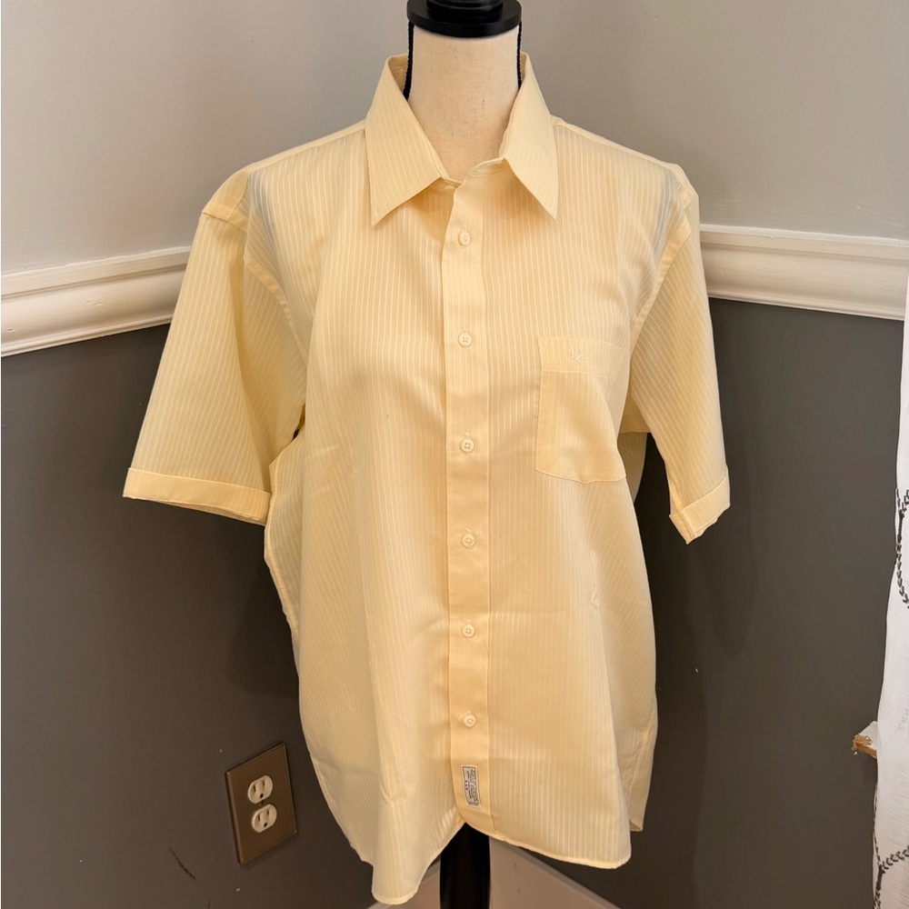 Vintage Christian Dior Chemises
Mens Shirt Yellow Size 17 Short Sleeve